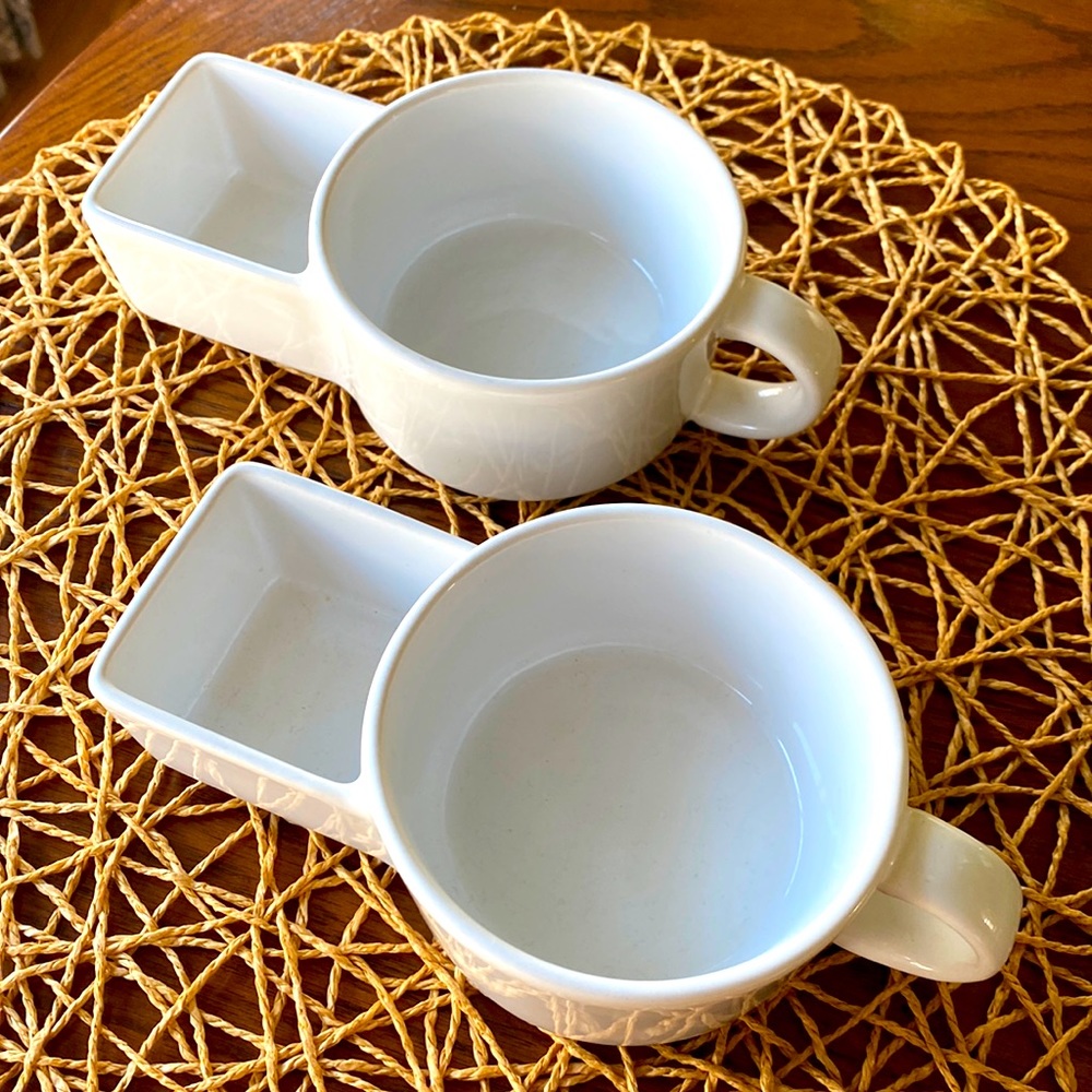 Soup and crackers containers / bowls / mugs